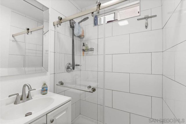 2033 Garnet Ave, San Diego, CA 92109