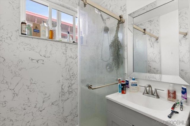 2033 Garnet Ave, San Diego, CA 92109