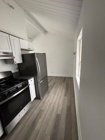 2033 Garnet Ave, San Diego, CA 92109