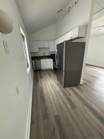 2033 Garnet Ave, San Diego, CA 92109