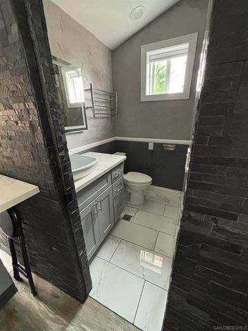 2033 Garnet Ave, San Diego, CA 92109