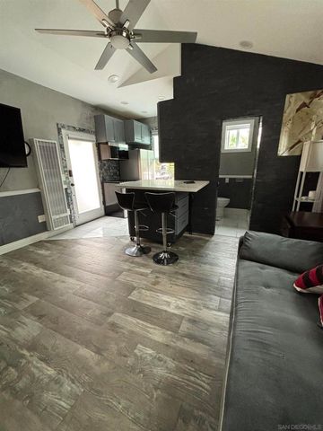 2033 Garnet Ave, San Diego, CA 92109