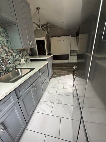 2033 Garnet Ave, San Diego, CA 92109