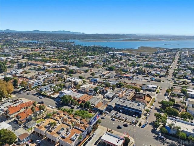 2033 Garnet Ave, San Diego, CA 92109