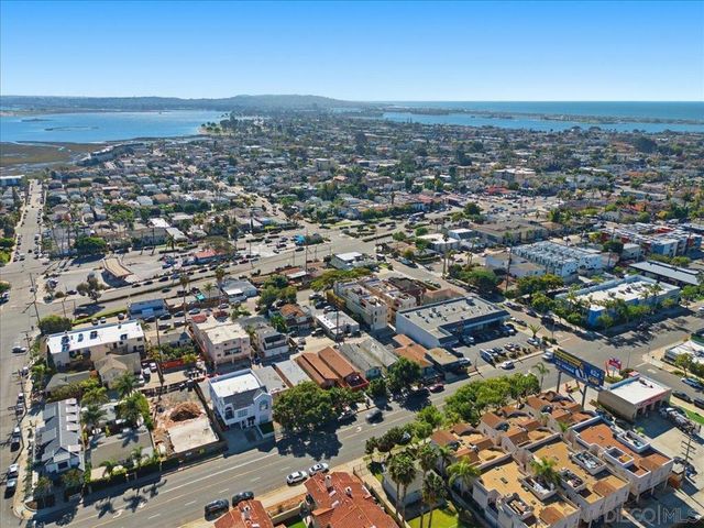 2033 Garnet Ave, San Diego, CA 92109