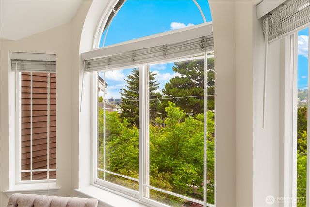 2038 Franklin Avenue E, Seattle, WA 98102