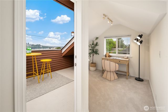 2038 Franklin Avenue E, Seattle, WA 98102