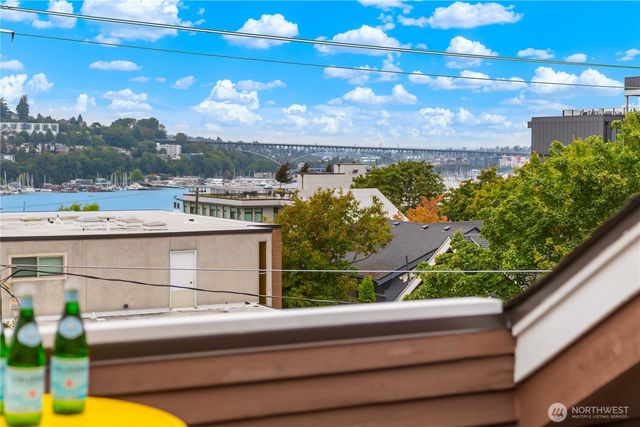 2038 Franklin Avenue E, Seattle, WA 98102