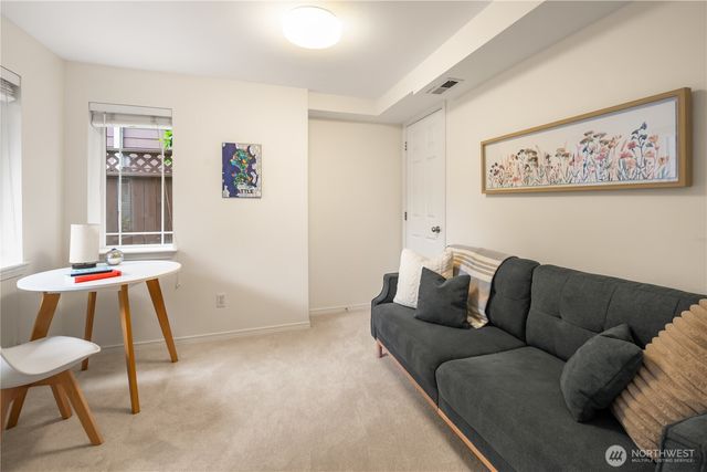 2038 Franklin Avenue E, Seattle, WA 98102