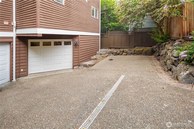 2038 Franklin Avenue E, Seattle, WA 98102
