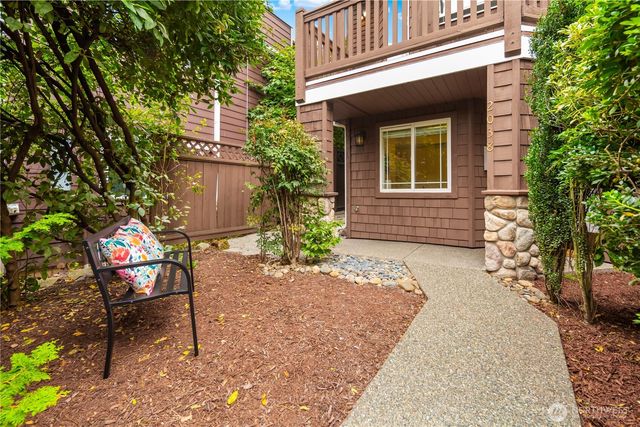 2038 Franklin Avenue E, Seattle, WA 98102
