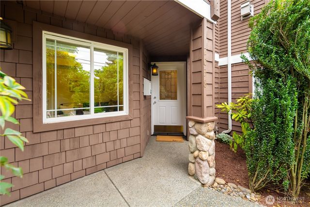 2038 Franklin Avenue E, Seattle, WA 98102