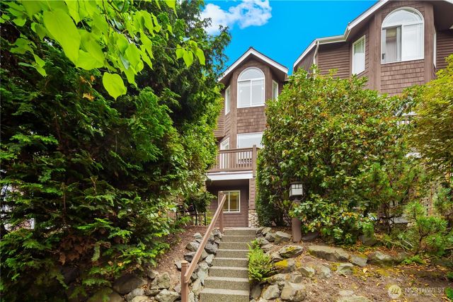 2038 Franklin Avenue E, Seattle, WA 98102