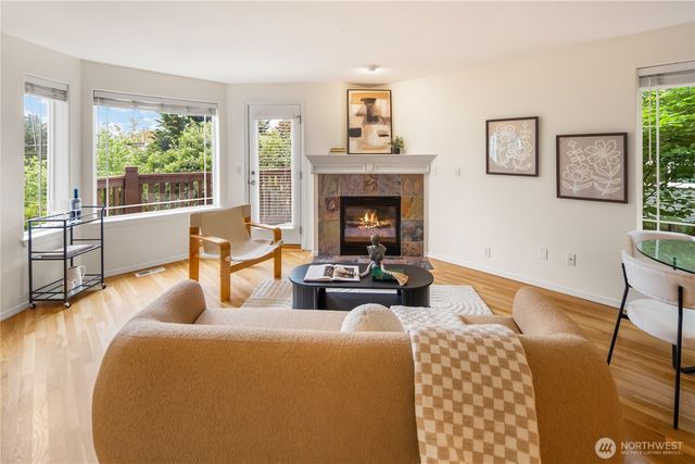 2038 Franklin Avenue E, Seattle, WA 98102