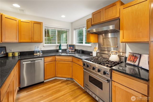2038 Franklin Avenue E, Seattle, WA 98102