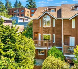 2038 Franklin Avenue E, Seattle, WA 98102