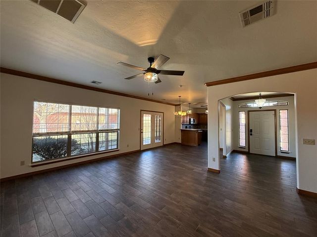 11413 NW 117th Court, Yukon, OK 73099