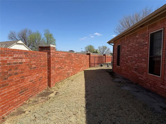 11413 NW 117th Court, Yukon, OK 73099