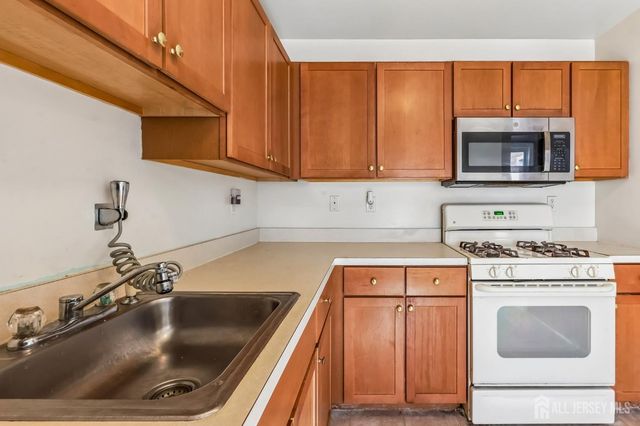 544 Great Beds Court, Perth Amboy, NJ 08861