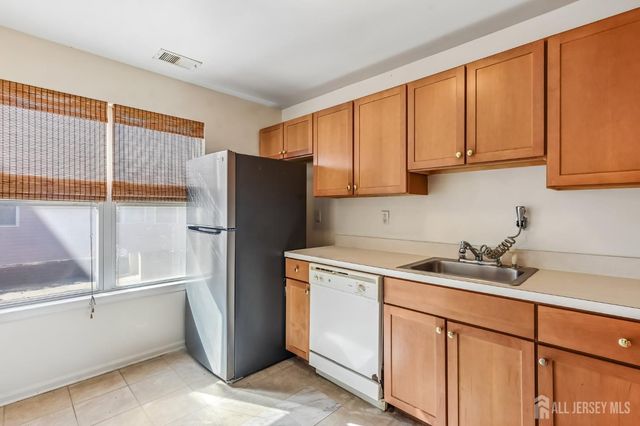 544 Great Beds Court, Perth Amboy, NJ 08861