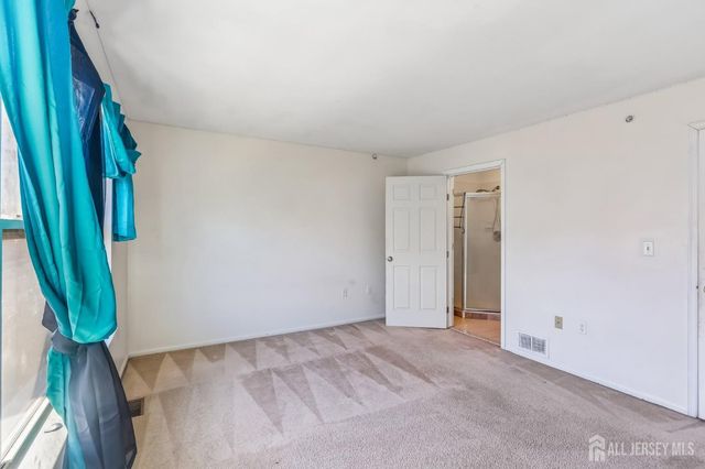 544 Great Beds Court, Perth Amboy, NJ 08861