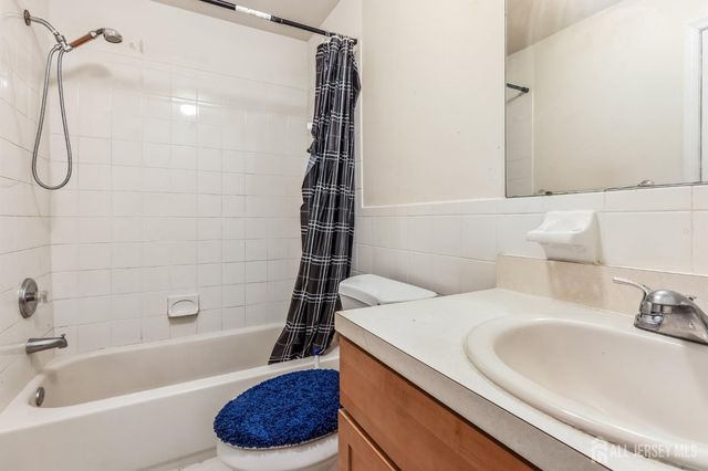 544 Great Beds Court, Perth Amboy, NJ 08861