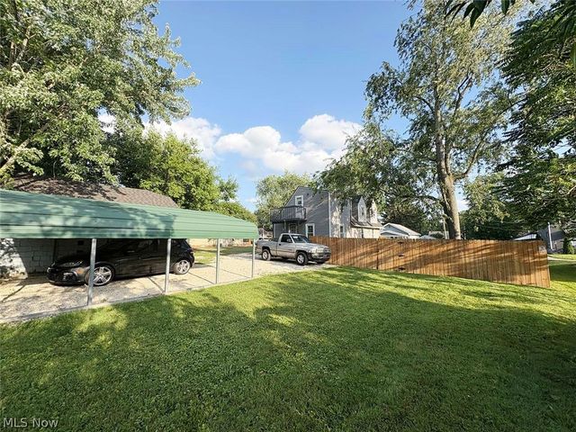 1521 24th Street NE, Canton, OH 44714