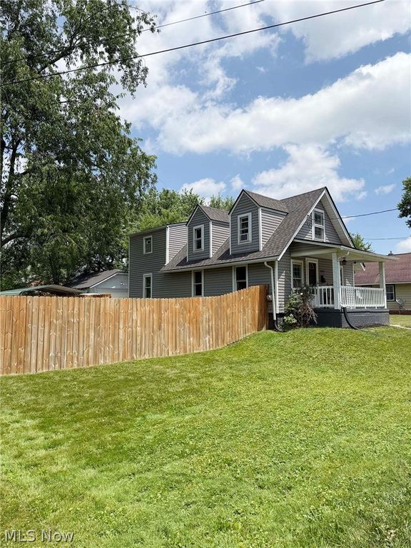 1521 24th Street NE, Canton, OH 44714