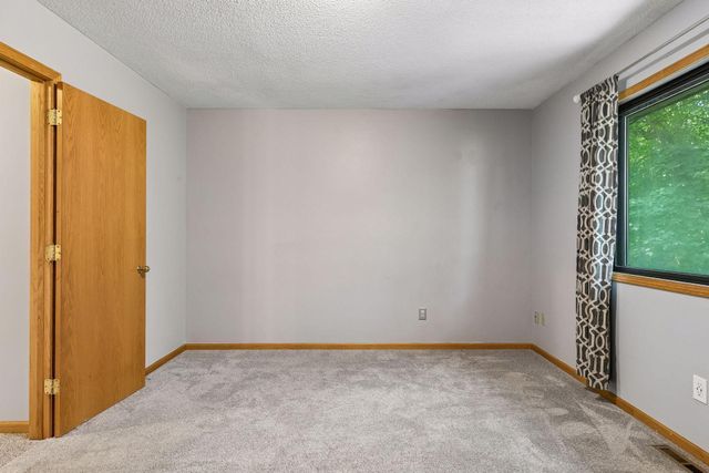 109 South Drive D, Circle Pines, MN 55014