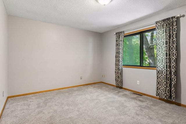 109 South Drive D, Circle Pines, MN 55014