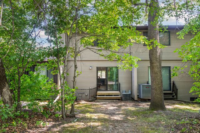 109 South Drive D, Circle Pines, MN 55014