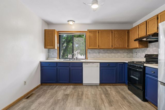 109 South Drive D, Circle Pines, MN 55014