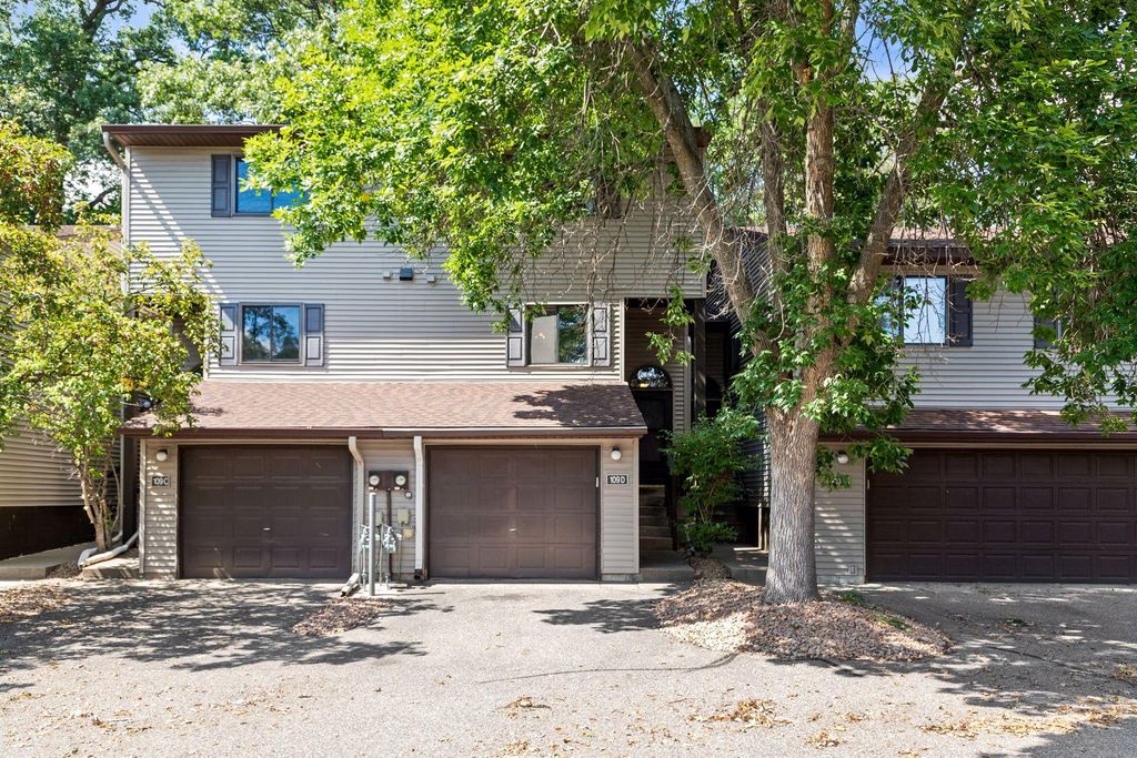 109 South Drive D, Circle Pines, MN 55014 — photo 2