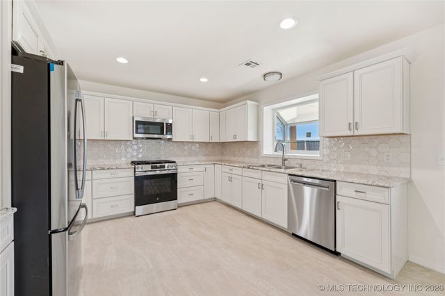 2817 W Oakland Street, Broken Arrow, OK 74012