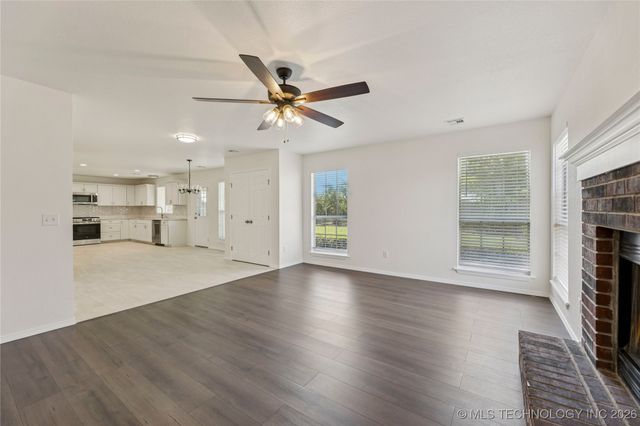 2817 W Oakland Street, Broken Arrow, OK 74012