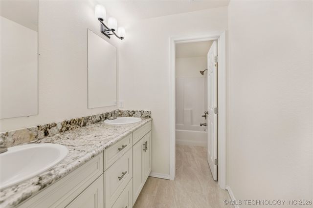 2817 W Oakland Street, Broken Arrow, OK 74012