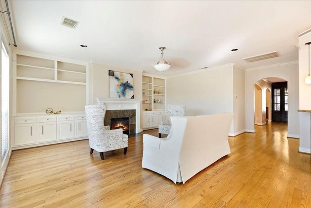 5103 Locust Street, Bellaire, TX 77401