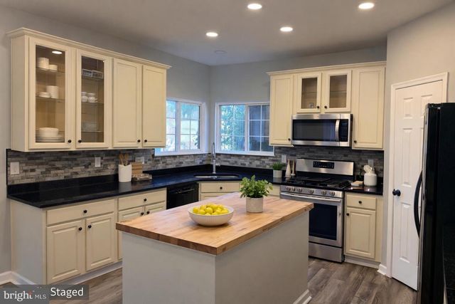 74 NEWBURY DR, Stafford, VA 22556