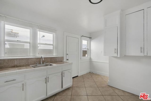 528 W 75th Street, Los Angeles, CA 90044