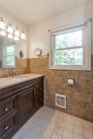 2042 Hilltop Road, Lower Saucon Twp, PA 18015