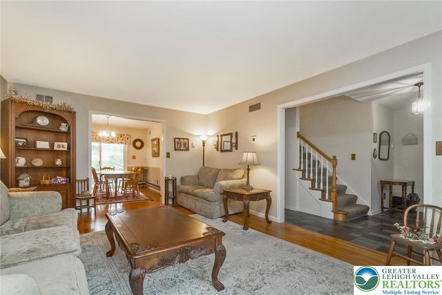 2042 Hilltop Road, Lower Saucon Twp, PA 18015