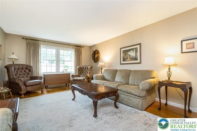 2042 Hilltop Road, Lower Saucon Twp, PA 18015