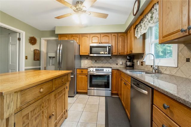 2042 Hilltop Road, Lower Saucon Twp, PA 18015