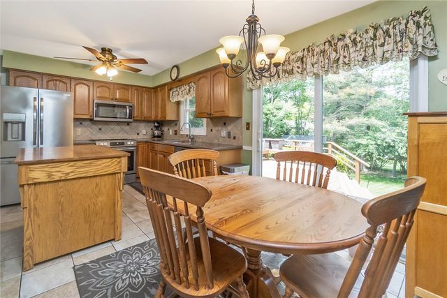 2042 Hilltop Road, Lower Saucon Twp, PA 18015