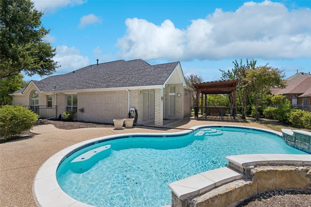 5787 Walnut Creek Drive, Fort Worth, TX 76137