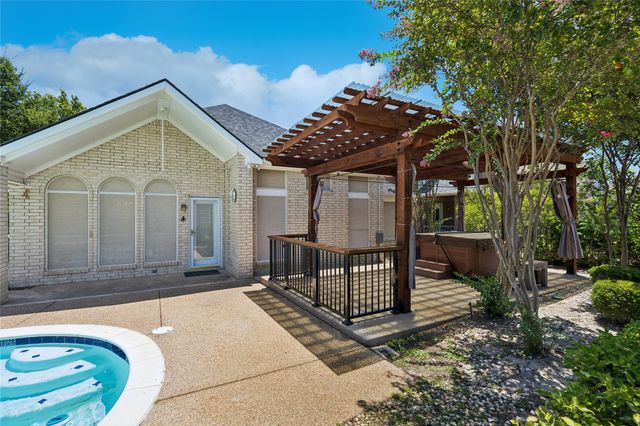 5787 Walnut Creek Drive, Fort Worth, TX 76137