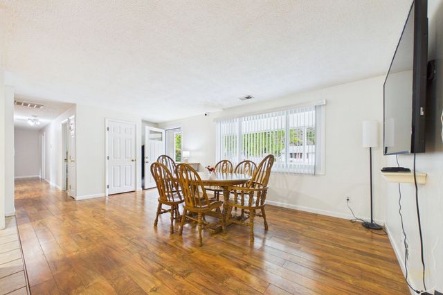 186 Powderhorn Dr, Taunton, MA 02780