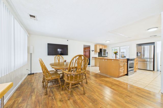 186 Powderhorn Dr, Taunton, MA 02780