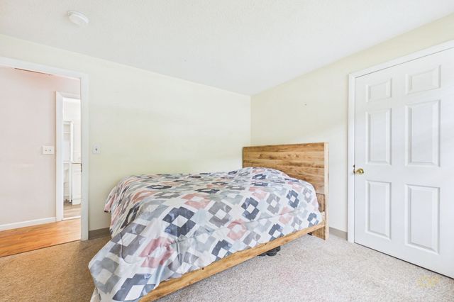 186 Powderhorn Dr, Taunton, MA 02780