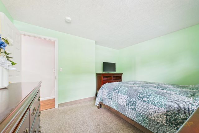 186 Powderhorn Dr, Taunton, MA 02780